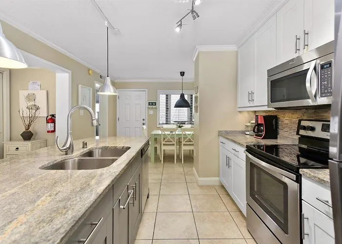Holiday home Updated 2 Bedroom In Tiffanie By The Sea With Outdoor Pool, Steps To The Beach! Ocean City