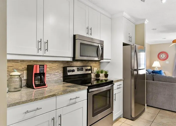 Updated 2 Bedroom In Tiffanie By The Sea With Outdoor Pool, Steps To The Beach! Ocean City