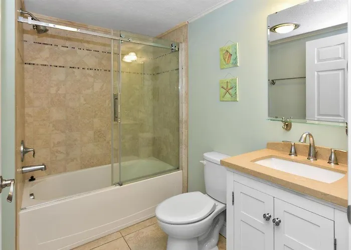 Updated 2 Bedroom In Tiffanie By The Sea With Outdoor Pool, Steps To The Beach! Holiday home Ocean City