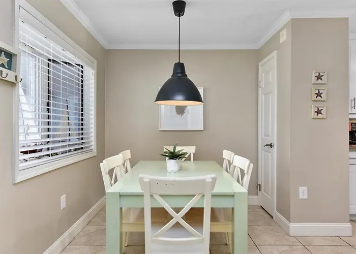Holiday home Updated 2 Bedroom In Tiffanie By The Sea With Outdoor Pool, Steps To The Beach! *