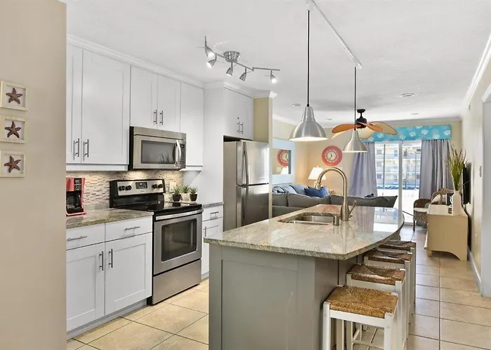 Updated 2 Bedroom In Tiffanie By The Sea With Outdoor Pool, Steps To The Beach!