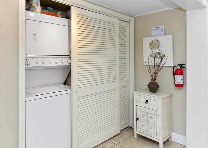 Updated 2 Bedroom In Tiffanie By The Sea With Outdoor Pool, Steps To The Beach!