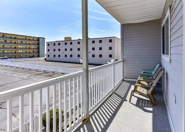 Holiday home Updated 2 Bedroom In Tiffanie By The Sea With Outdoor Pool, Steps To The Beach! *