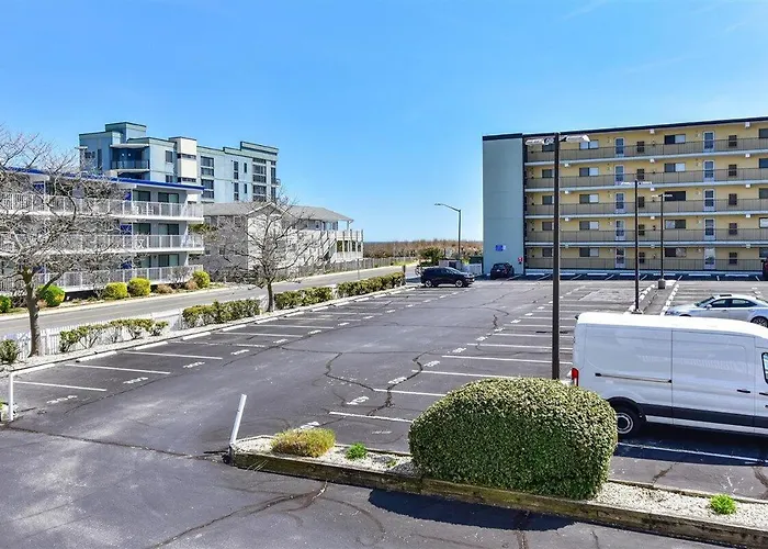 Updated 2 Bedroom In Tiffanie By The Sea With Outdoor Pool, Steps To The Beach! *