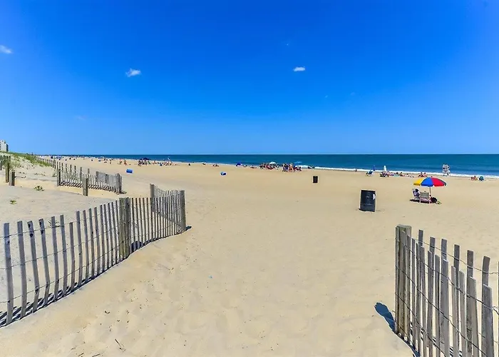Holiday home Updated 2 Bedroom In Tiffanie By The Sea With Outdoor Pool, Steps To The Beach!